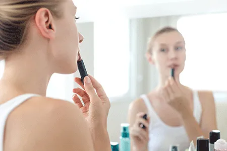 Woman putting make-up